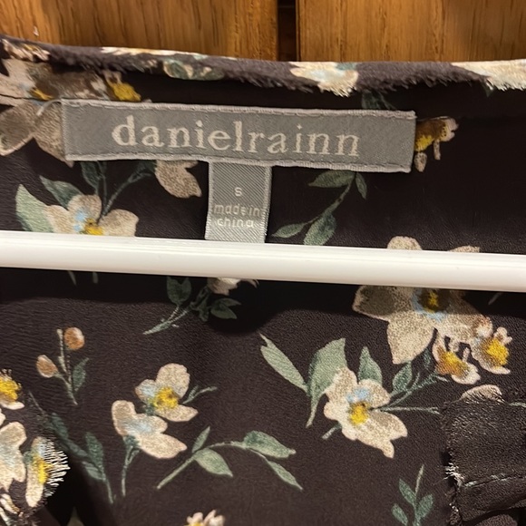 Daniel Rainn top - Picture 3 of 7